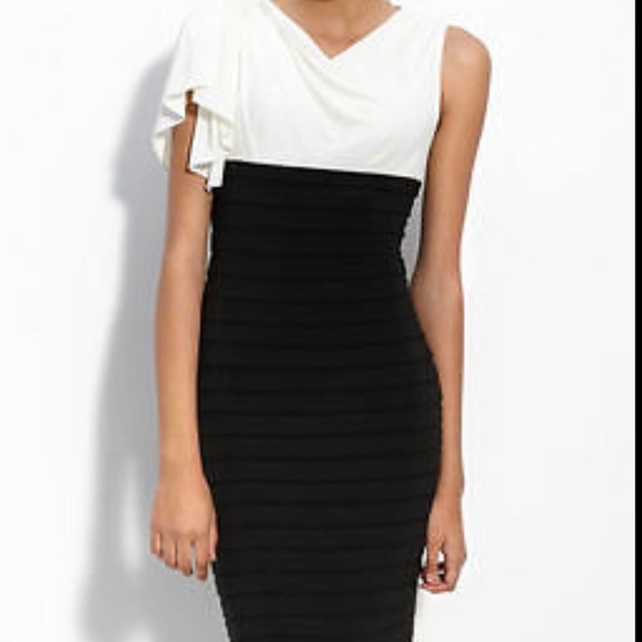 Adrianna Papell Dresses & Skirts - Adrianna Papell Evening dress